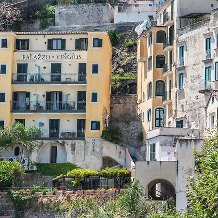 帕拉佐维吉优斯酒店 米诺利